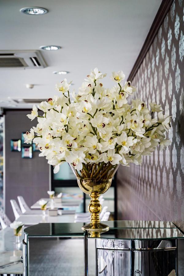 Lux Boutique Hotel Nonthaburi Extérieur photo